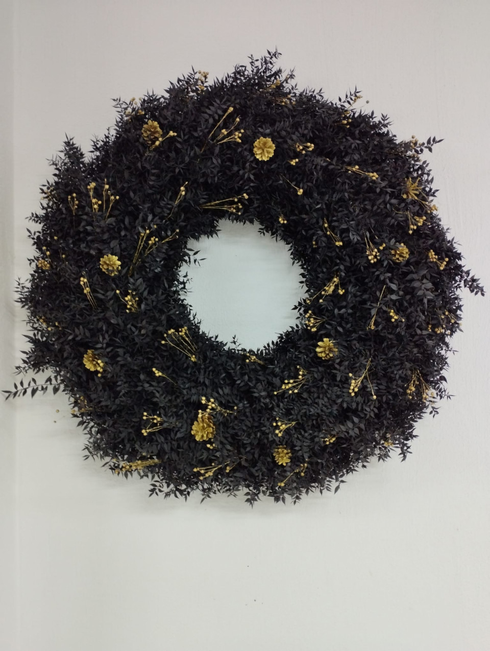 wreath  Black Ruskus Mix